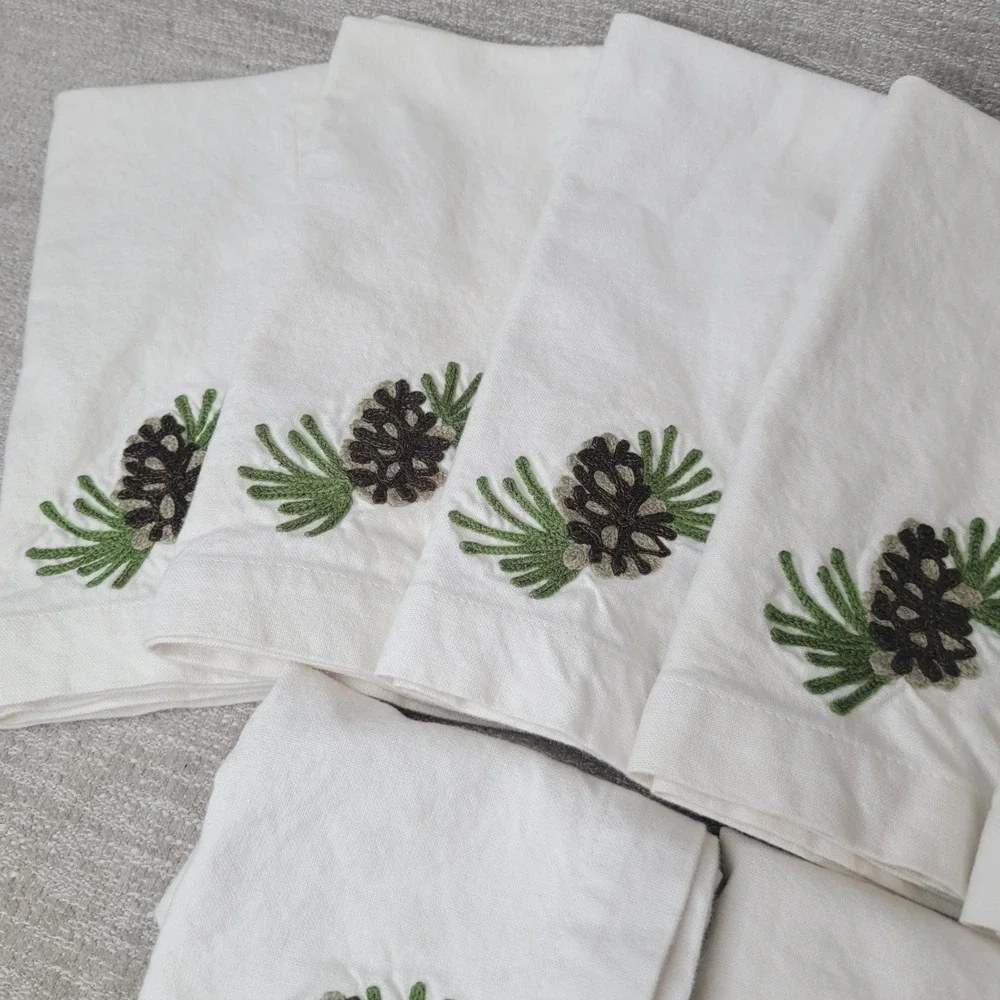 Pottery Barn Pinecone Embroidered Napkins 2009 Set of 8 Winter Holiday RARE